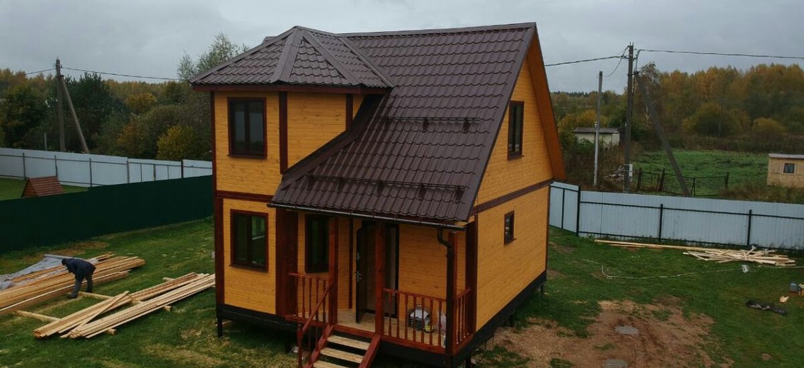 Дом из бруса с металлочерепицей
